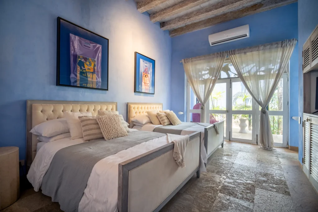 Suite Crujía, dos camas dobles con balcón privado, Casa Santiago Botero